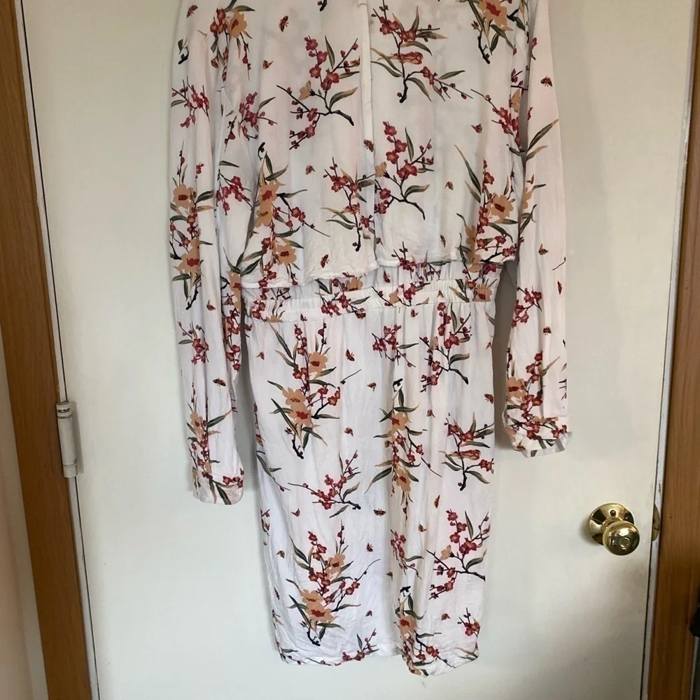 Ladies, long sleeve crisscross dress with pockets
